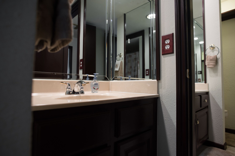 Bathroom 5, Resort Attractions, Montgomery
