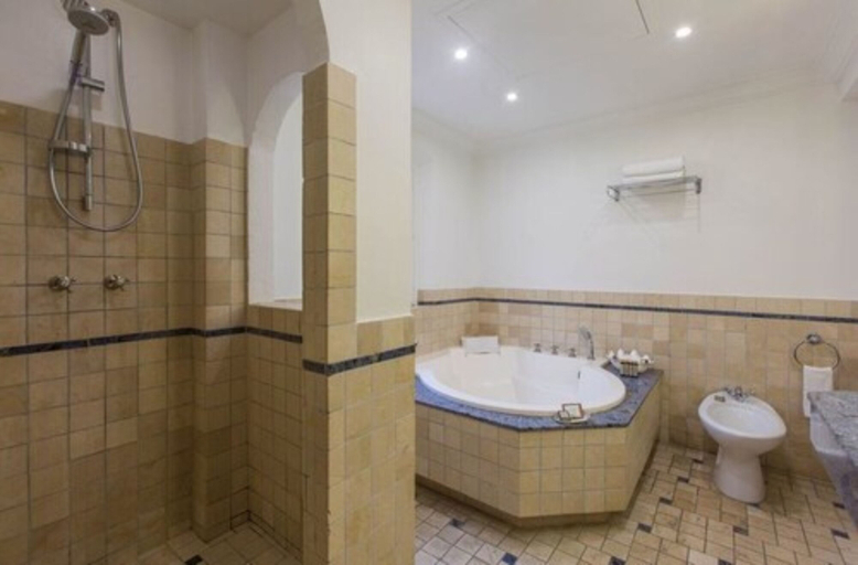 Bathroom 5, Hôtel Alain Llorca, Alpes-Maritimes