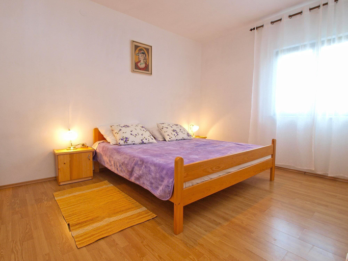 Bedroom 2, Apartments Lillies 1390, Fažana