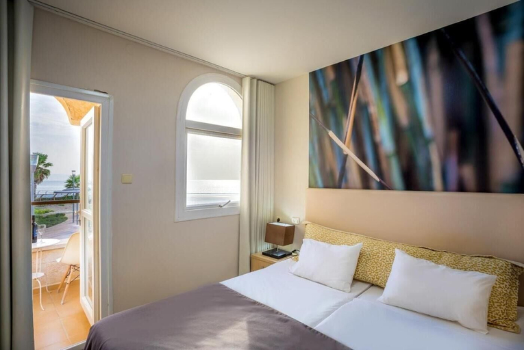 Bedroom 4, Acco Beach Hotel