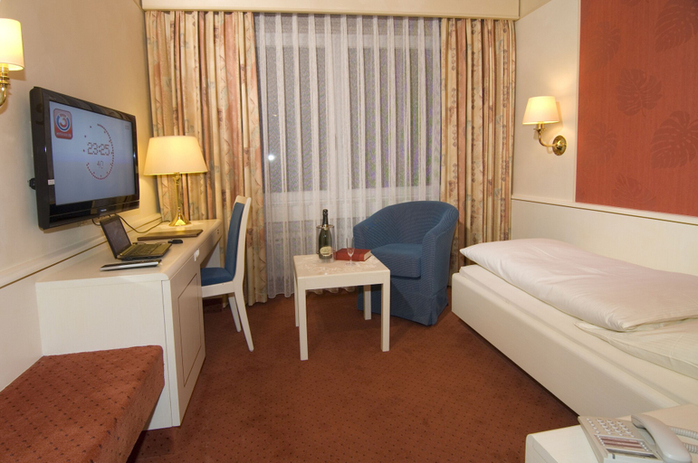 Bedroom 2, Burghotel, Göppingen