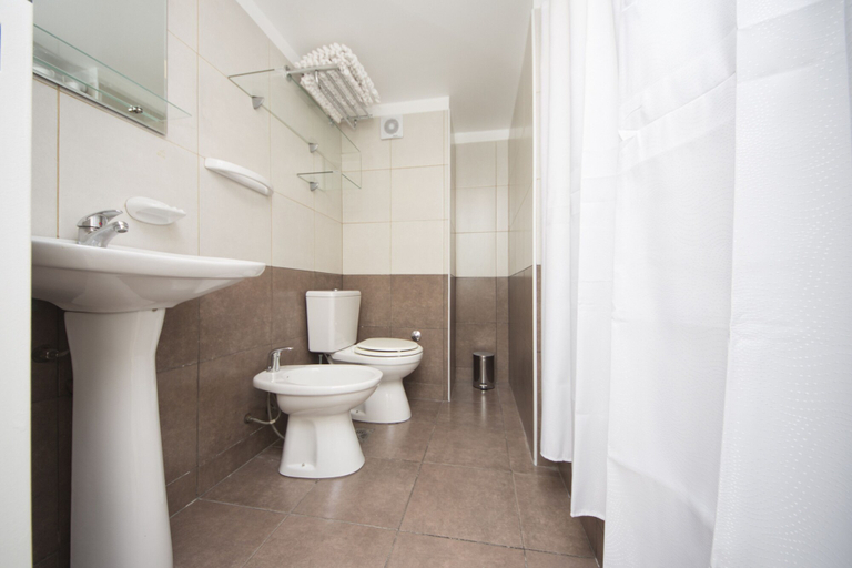 Bathroom, X52 Independencia Apartment, Capital
