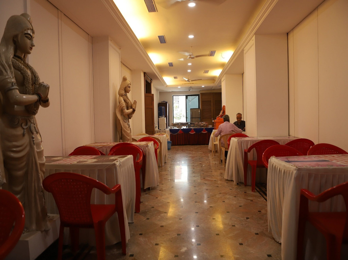 Food & Drinks 5, Gobinddham, Mumbai Suburban
