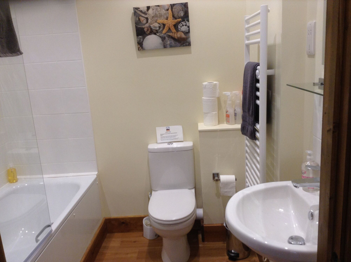 Bathroom 3, Lackford Lakes Barns, Suffolk