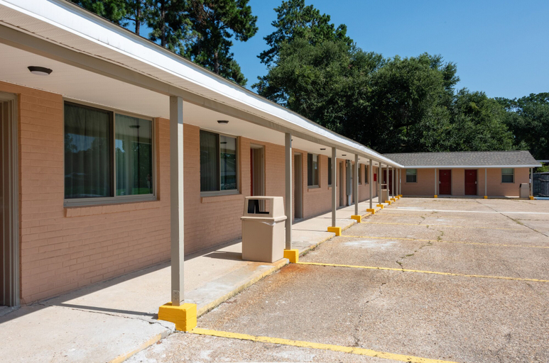 Exterior & Views 2, Budget Inn & Suites, East Baton Rouge