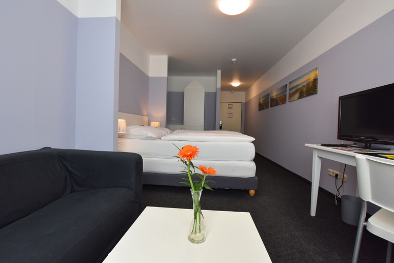 Bedroom 4, Hotel U Mulheim Free Parking Highspeed WiFi, Mülheim an der Ruhr