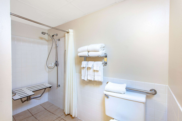 Bathroom 4, Americinn By Wyndham Willmar, Kandiyohi