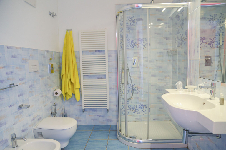 Bathroom 4, Torre Sant'Angelo, Napoli