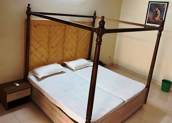 Bedroom 2, Pops Hotel & Restaurant, Kangra
