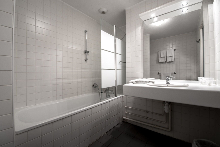 Bathroom 4, Hôtel Le Marintan, Savoie