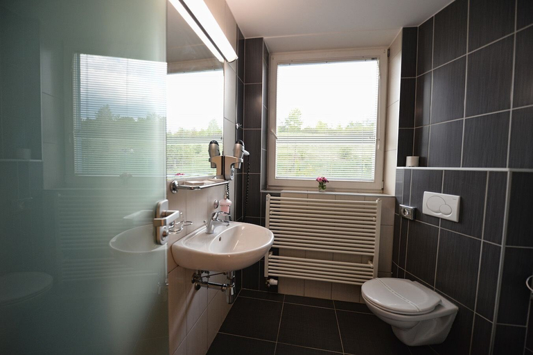 Bathroom 3, Hotel Vaka, Brno