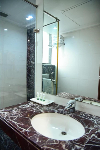 Bathroom 3, Azurra Hotels, Delhi