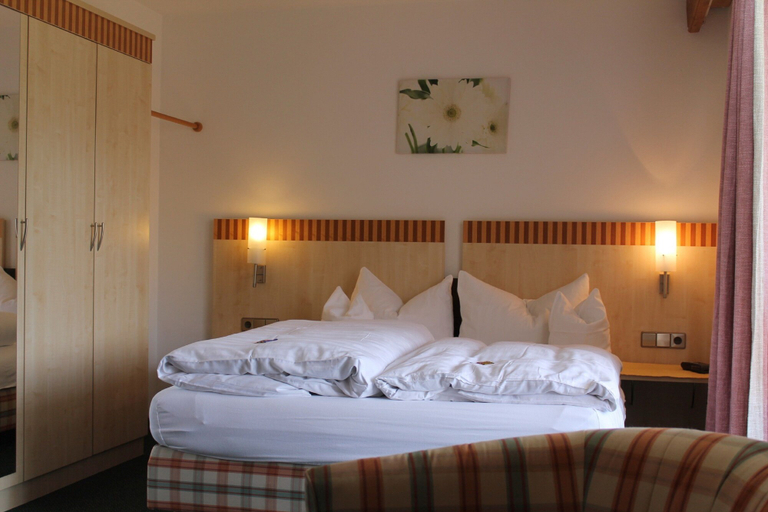 Bedroom 3, DEVA Hotel Restaurant Fischerwirt, Traunstein