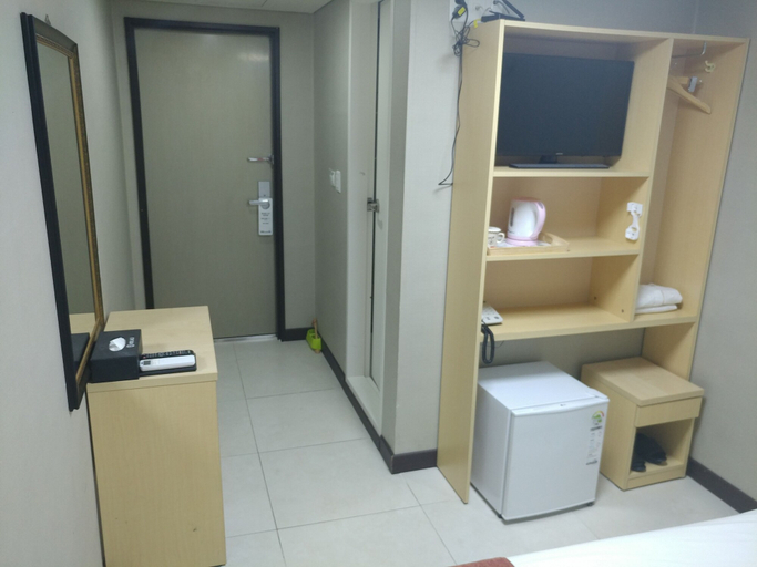 Others 5, Hotel Myeong-Dong, Jung