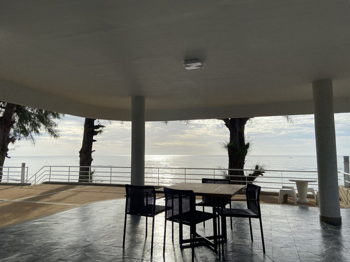 Food & Drinks 4, Sandy Beach Condo 17D, Cha-Am