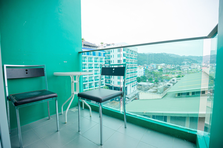 Exterior & Views 15