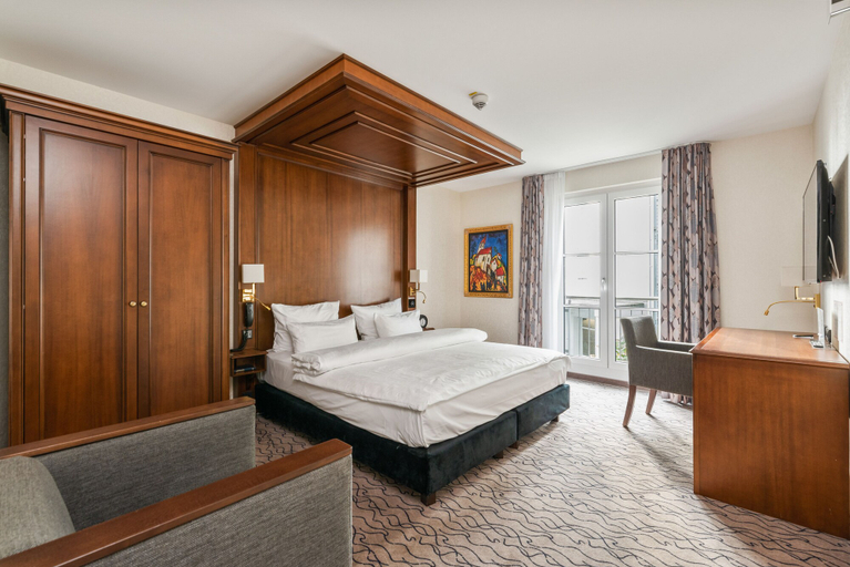 Bedroom 4, AdvaStay by KING's, München