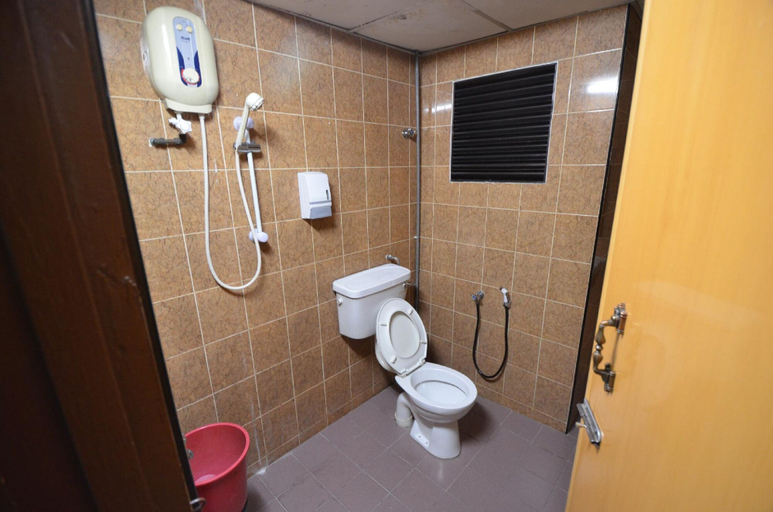 Bathroom 4, Lotus Family Hotel, Medan Tuanku, Kuala Lumpur