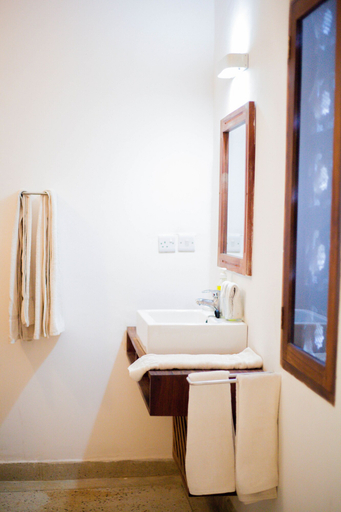 Bathroom 4, THE ART HOTEL, Kusini