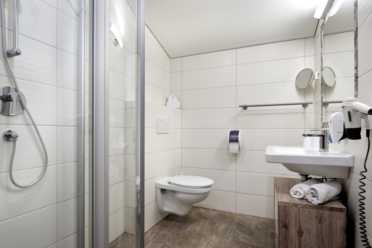 Bathroom 3, Pension Anja, Sankt Johann im Pongau