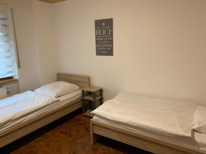 Bedroom 3, AB Apartment Objekt 122 - Hostel, Göppingen
