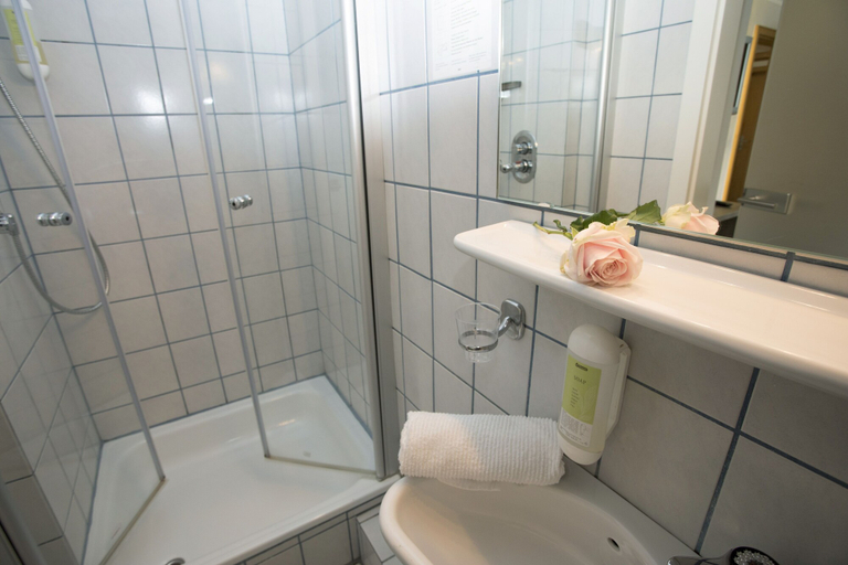 Bathroom 4, Hotel Forsthaus, Hochsauerlandkreis