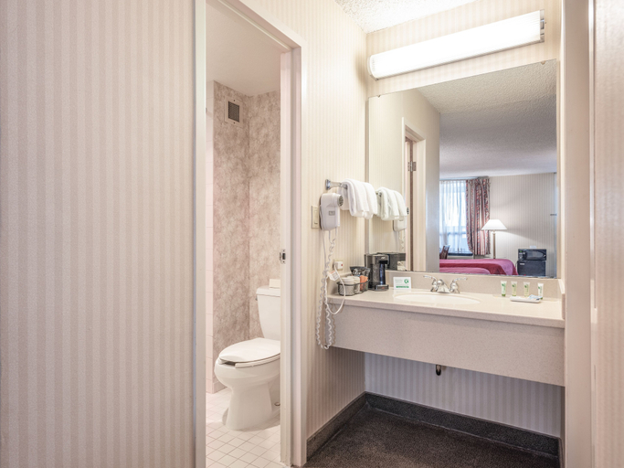 Bathroom 4, University Place Hotel & Conference Center, Multnomah