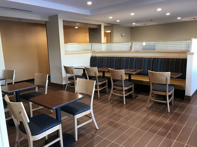 Food & Drinks 5, TownePlace Suites by Marriott New Hartford, Oneida