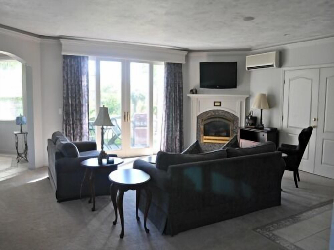 Others 3, Luxury Mountain Getaways, Carroll