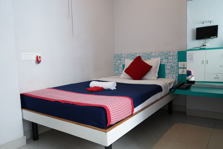 Bedroom 2, Hotel BluRay, Belgaum