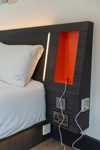 Bedroom 3, easyHotel Cardiff, Cardiff