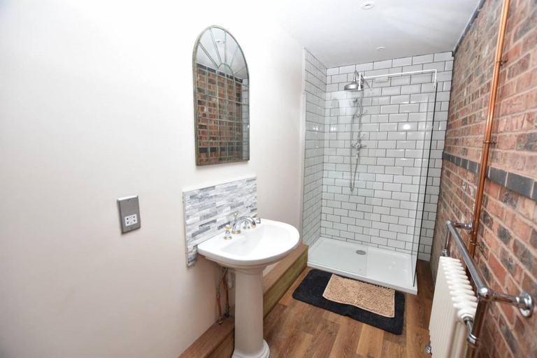 Bathroom 3, Oak Tree Stables, Worcestershire