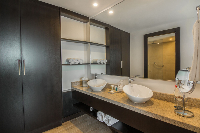 Bathroom 4, Four Points By Sheraton Cuenca, Cuenca
