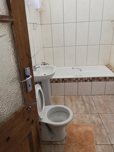 Bathroom 3, Green On Minni Guest House, City of Tshwane