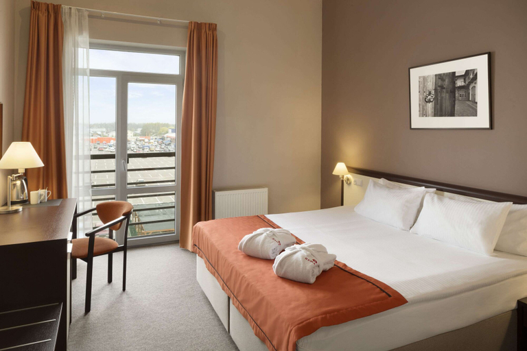 Bedroom 2, Ramada by Wyndham Lviv, Pustomytivs'kyi