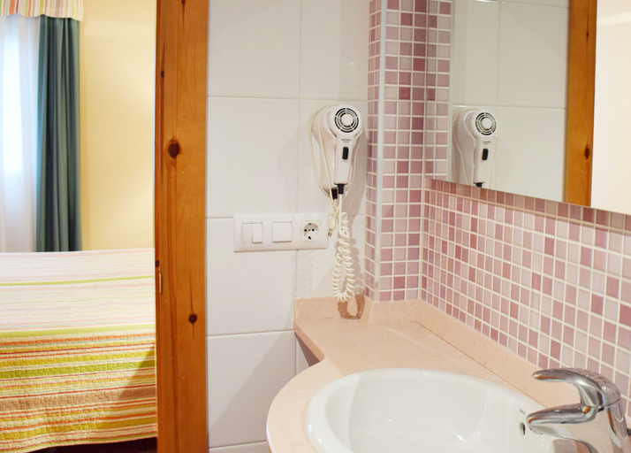 Bathroom 3, Apartamentos La Barzana, Asturias