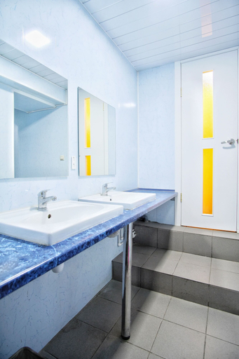 Bathroom 4, Cozy People Hostel, Northern