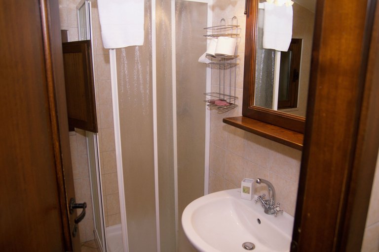 Bathroom 5, Le Cese, Foggia