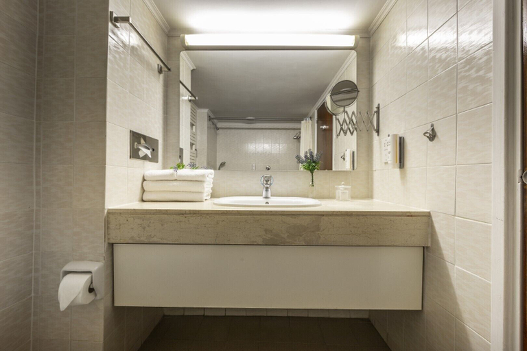 Bathroom 5, Forest Park Hotel