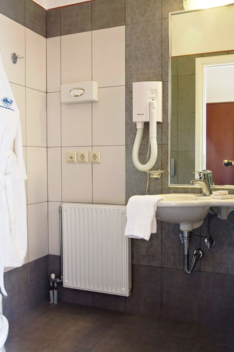 Bathroom 5, Alkyon Resort Hotel & Spa, Peloponnese