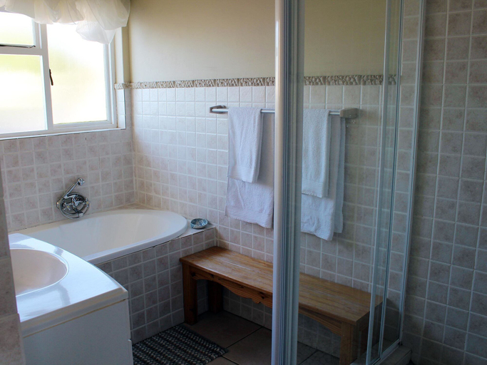 Bathroom 4, Die Braaihuis, City of Cape Town