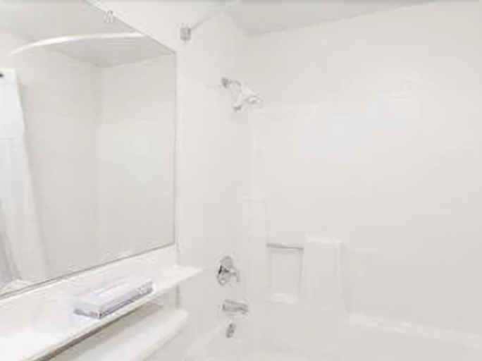 Bathroom 4, Days Inn by Wyndham San Marcos, San Diego