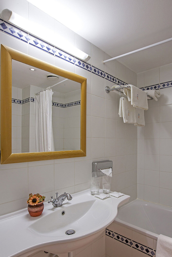 Bathroom 4, Hotel Mediterran, Budapesti