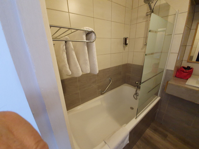 Bathroom 3, Contact Hôtel du Relais Thouars, Deux-Sèvres