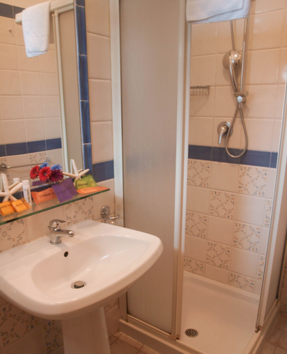 Bathroom 3, Residence Auriga, Rimini