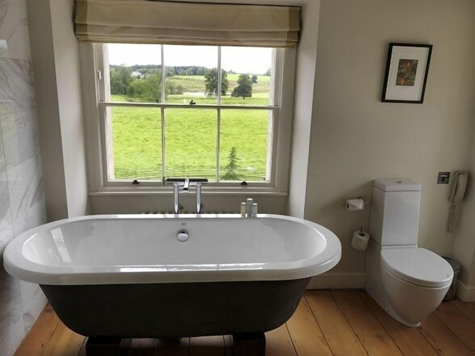 Bathroom 4, Farnham Estate Spa & Golf Resort