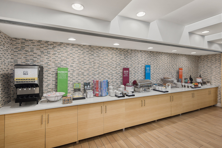 Food & Drinks 5, Hampton Inn Richmond-Mechanicsville, Hanover