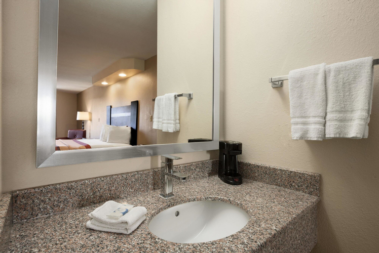 Others 5, Super 8 by Wyndham Rahway/Newark, Union