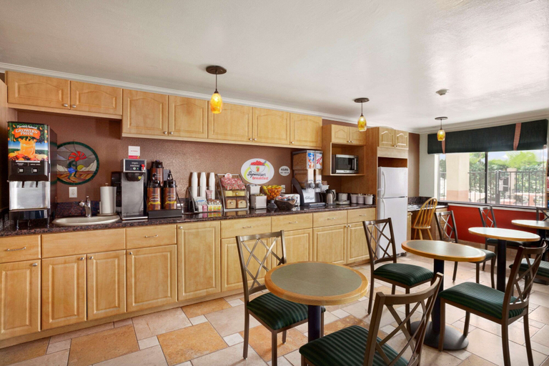 Food & Drinks 5, Super 8 By Wyndham Indio, Riverside