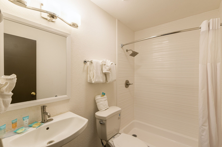 Bathroom 3, Lux Verde Hotel, Yavapai